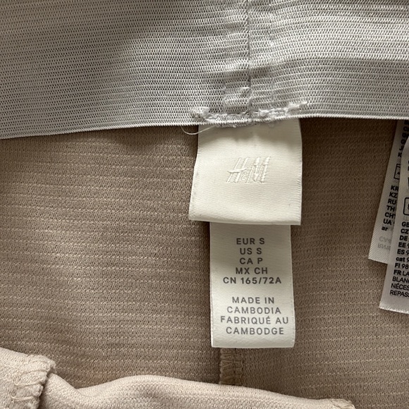 H&M leggings with side slit bottoms - Picture 3 of 3